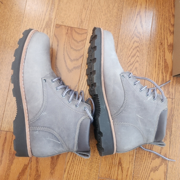 BNIB Roots Tuff Boots in Dolphin - Picture 4 of 6